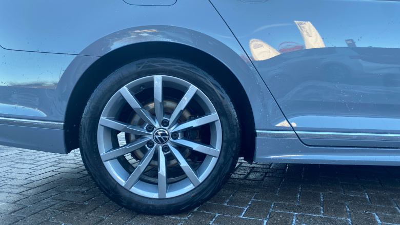 Volkswagen Passat 2.0 TDI EVO SCR R-Line 5dr DSG Diesel Estate